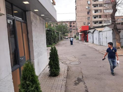 Гости Vahe's corner house