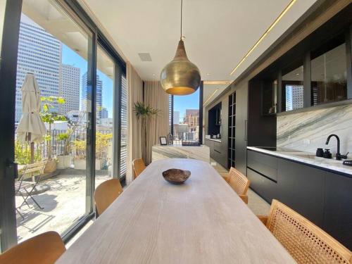 Luxury Penthouse with Roof-Top Pool - By Beach Apartments TLV