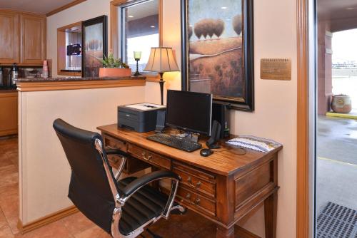 an office with a desk with a computer on it at SureStay Hotel by Best Western Rockdale in Rockdale