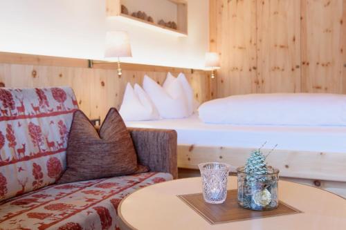 Postel nebo postele na pokoji v ubytování Hotel Montafoner Hof
