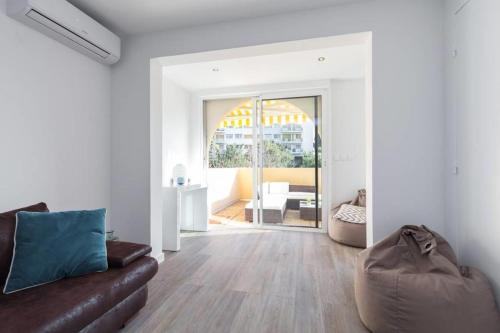 Haven of Peace 1-Br Terrace with Sea View & Pool