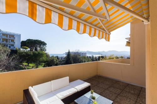 Haven of Peace 1-Br Terrace with Sea View & Pool