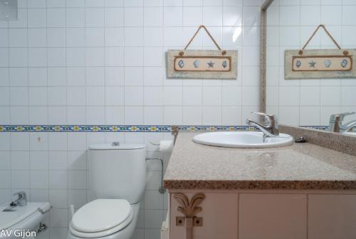 Koupelna v ubytování AV Gijón Avda. Costa 108