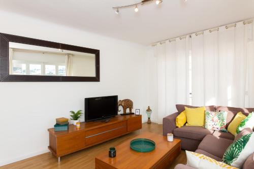 2-Br Apartment 2 min from the Beaches