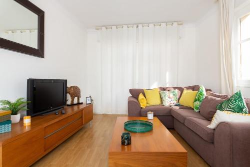 2-Br Apartment 2 min from the Beaches