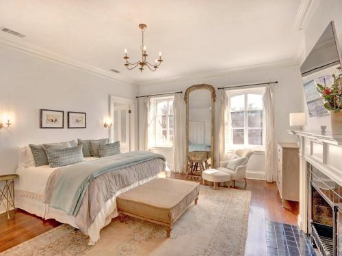 a bedroom with a bed and a chandelier at Elsewhere on Madison Square Main in Savannah