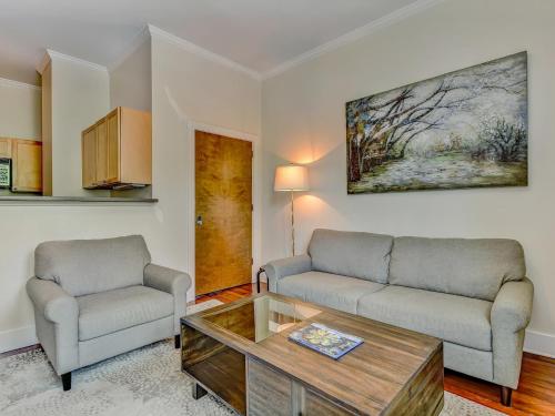 Bay Street Loft Unit 201 – Photos 3