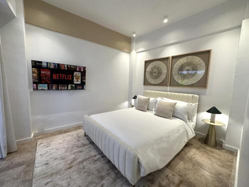 a bedroom with a white bed in a room at AmazINN Places Casco Viejo Jacuzzi, Adults only in Panama City