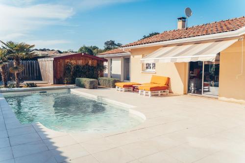 Photo de la galerie de l'établissement Superbe Villa avec Piscine à 10 min de l'Océan, à Mézos