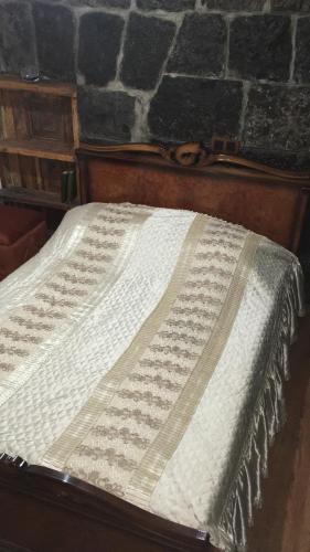 Postel nebo postele na pokoji v ubytování Old House Gyumri