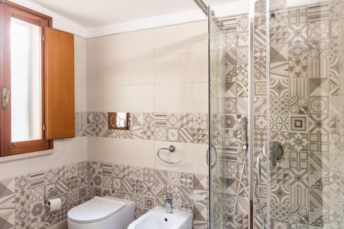 ノートにあるHouse&Villas - Antico Baglioのバスルーム(トイレ、シャワー付)