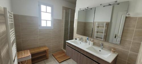 Kúpeľňa v ubytovaní Maison Saint Jean de Monts 7 personnes - 3 chambres