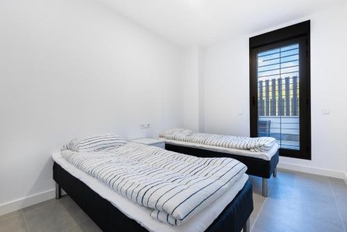 Posteľ alebo postele v izbe v ubytovaní Beachfront Apartment 034