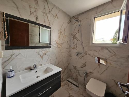 Et badeværelse på Yasmine - Confort à 200m de la plage de Chott Meriem