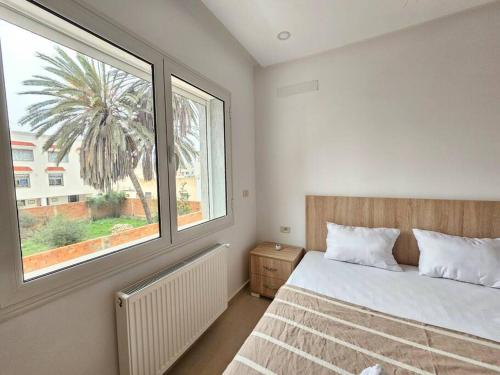 En eller flere senge i et værelse på Yasmine - Confort à 200m de la plage de Chott Meriem