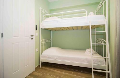 a small room with two bunk beds in it at Cosy House in the Heart of Gytheio in Gythio