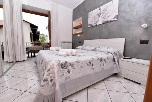 a bedroom with two beds in a room at La casa di Metis in Agerola
