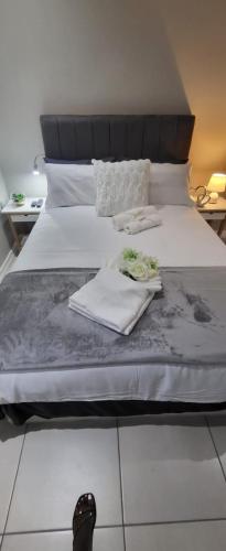 a bed with two towels on top of it at 801 Guesthouse in Springs