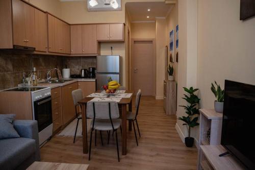 Kuchyň nebo kuchyňský kout v ubytování Corfu Town Cozy Apartment