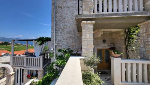 Gallery image of Stone House Apartments Didini Dvori Lumbarda in Lumbarda