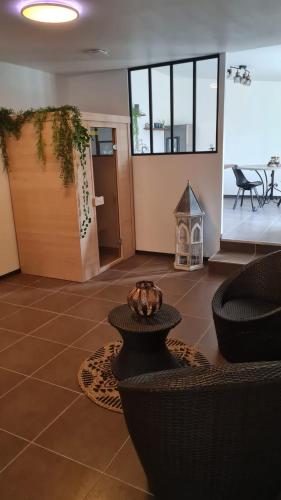 a lobby with a door and a table and chairs at HAPPY SPA in Gouy-en-Gohelle