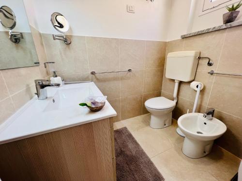 a bathroom with a tub and a toilet and a sink at Atmosfere di mare in Marina di Ragusa