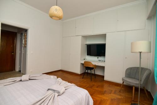 Athens central studio in front of Syntagma metro