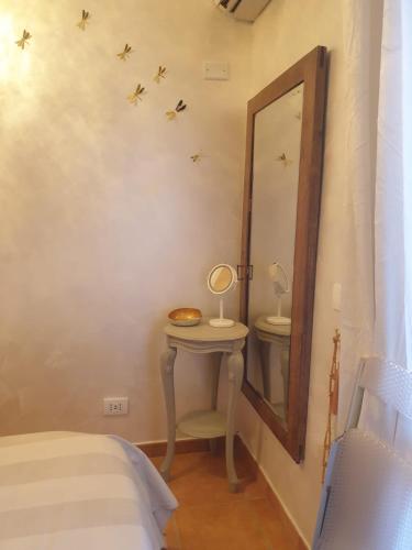 a bedroom with a mirror and a table and a bed at Makari mare in Macari