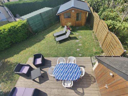 Petite maison avec jardin à 400m de la plage