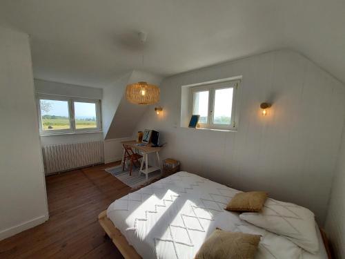 Photo de la galerie de l'établissement Maison au cœur du bourg, plages à pied, à Plougasnou