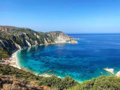 an aerial view of a beach with blue water at Villeta Nikol in Lixouri