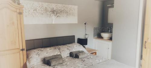 Gallery image of French Horn Chalets in Alton