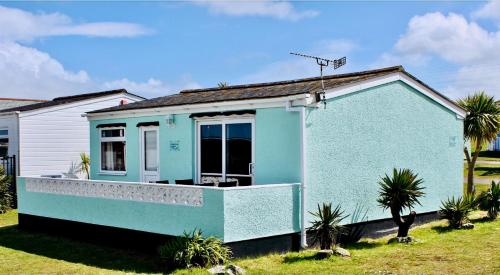 a blue house with a balcony in a yard at Pensilva in Hayle