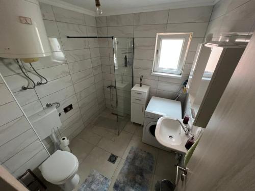 Ванная комната в Cherry Apartments