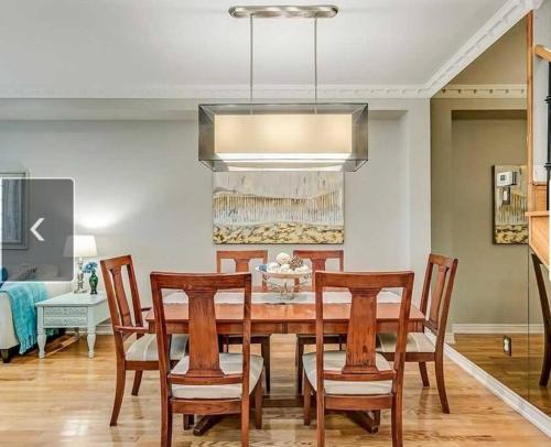 Executive detached home with ravine view – Photos 2