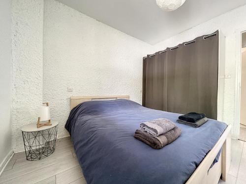 Ліжко або ліжка в номері Appartement aux portes des Gorges du Tarn