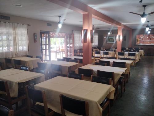 ห้องอาหารหรือที่รับประทานอาหารของ Pousada Solar das Palmeiras
