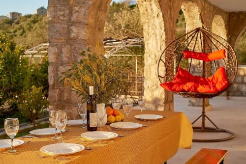 Gallery image of House with Garden &Sauna, 15-Min Walk to the Beach in Petrovac na Moru