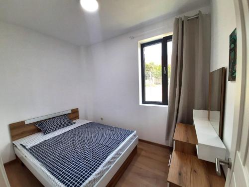 a bedroom with a bed and a window at Ray seaview guest house. Уютный Домик в Варне in Varna City
