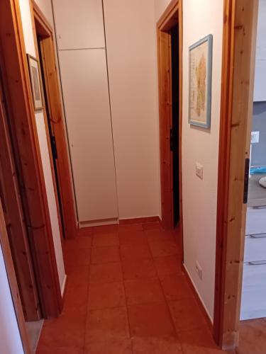 a hallway with two doors and a tile floor at Luna e Mare in Cala Gonone
