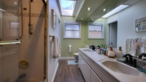 a bathroom with two sinks and a shower at sweet home in Richmond