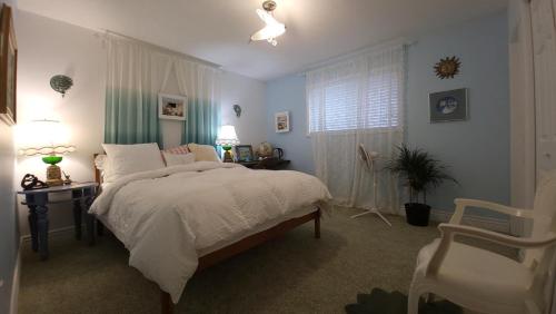 a bedroom with a bed and a chair and a window at sweet home in Richmond