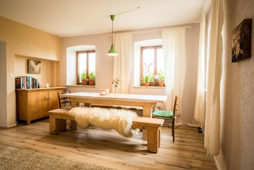 a room with a table and a bench with a rug at WandelRaum gGmbH in Frasdorf