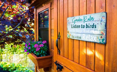 Ein Garten an der Unterkunft Sunrise Valley Suite