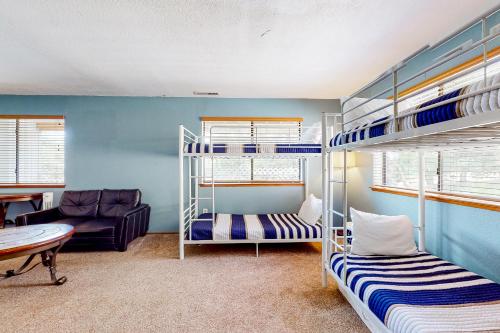 a room with two bunk beds and a couch at Mountain Lake Retreat in Groveland