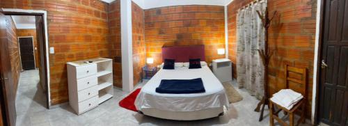 フォルモーサにあるDepartamento temporario ROSARIOの小さなベッドルーム(ベッド1台付)