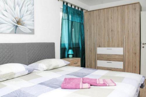 Apartments with parking space Kastel Kambelovac, Kastela - 21372