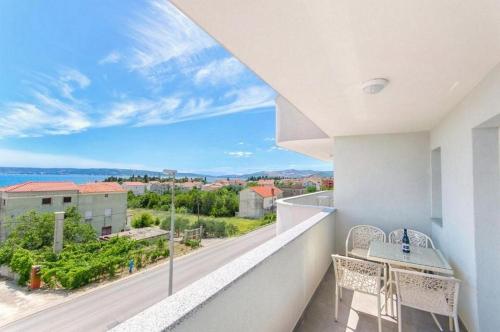 Apartments with parking space Kastel Kambelovac, Kastela - 21372