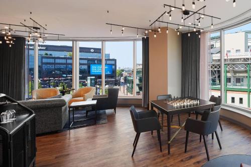 Χώρος καθιστικού στο Hotel Zachary, Chicago, a Tribute Portfolio Hotel