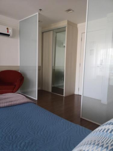 a bedroom with two beds and a sliding glass door at Flat particular no Hotel Mercure in Brasília